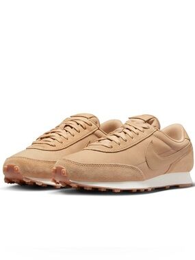 Nike DBreak Women’s Beige/Tan Suede Runner Sneakers 7